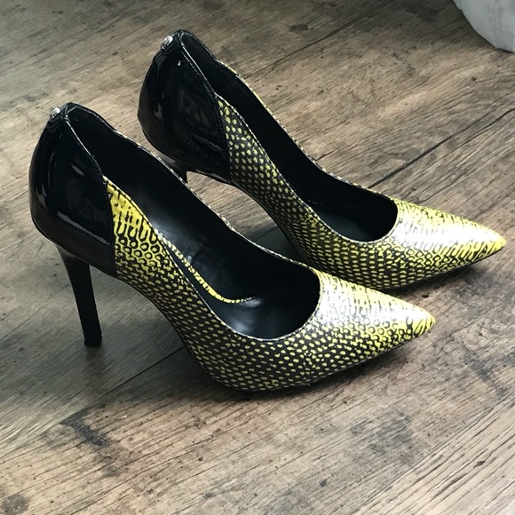 G by GUESS FELISITY Yellow and Black Heels - Picture 3 of 13